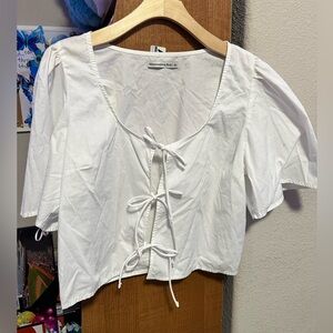 Abercrombie and Fitch Women’s White Top Size Large